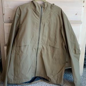 Never worn LULULEMON XL waterproof rain jacket